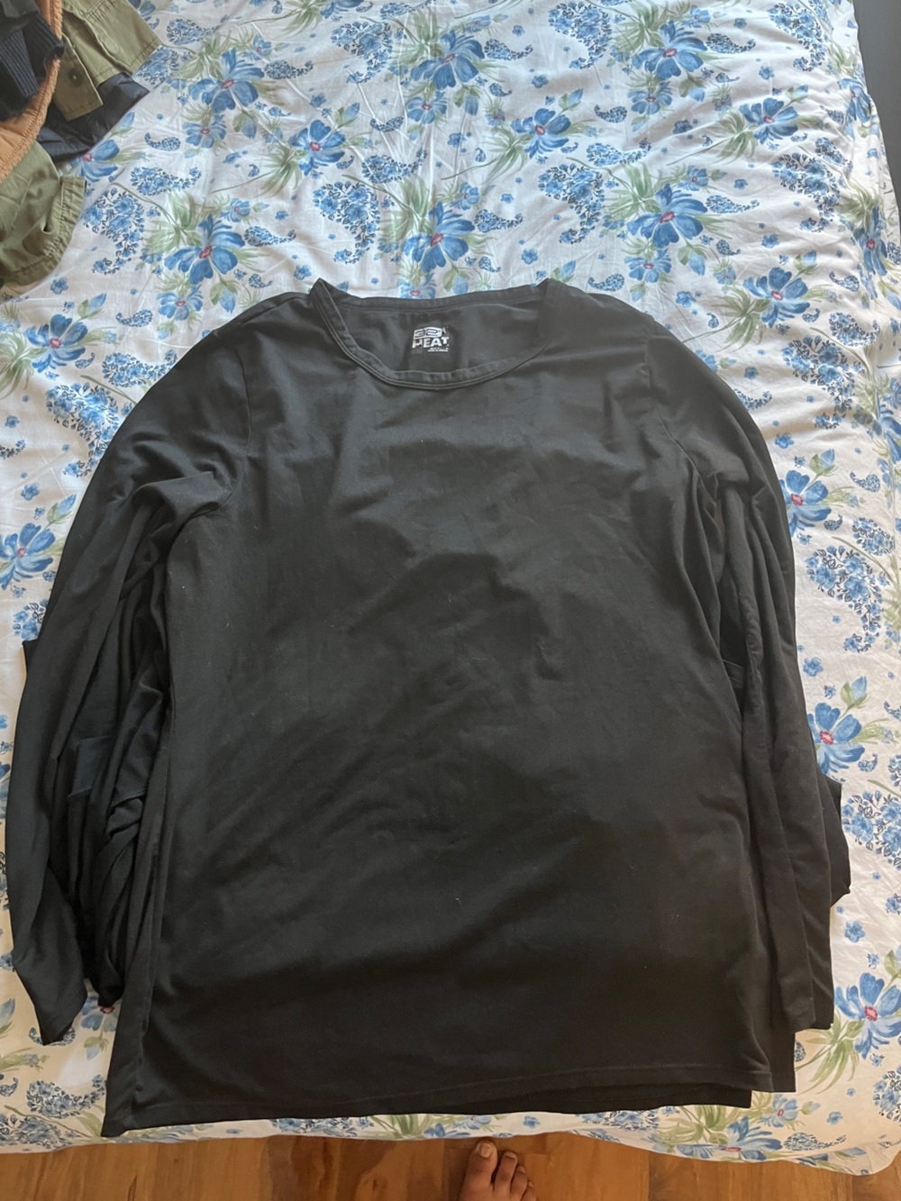 Bundle of Three 32 Degrees Women’s Black Long Sleeve - Picture 2 of 2